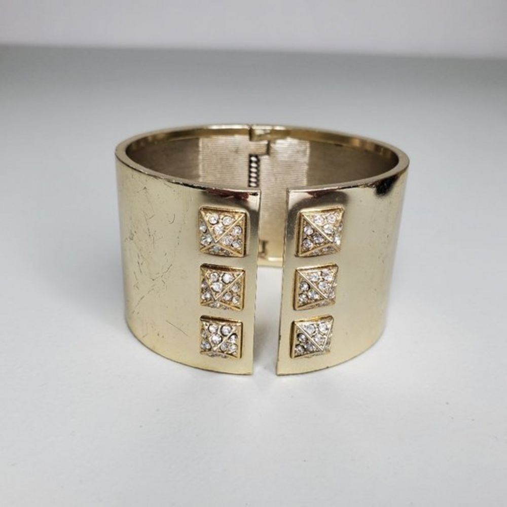Victorias Secret Bracelet Gold‎ Tone Rhinestone Stu